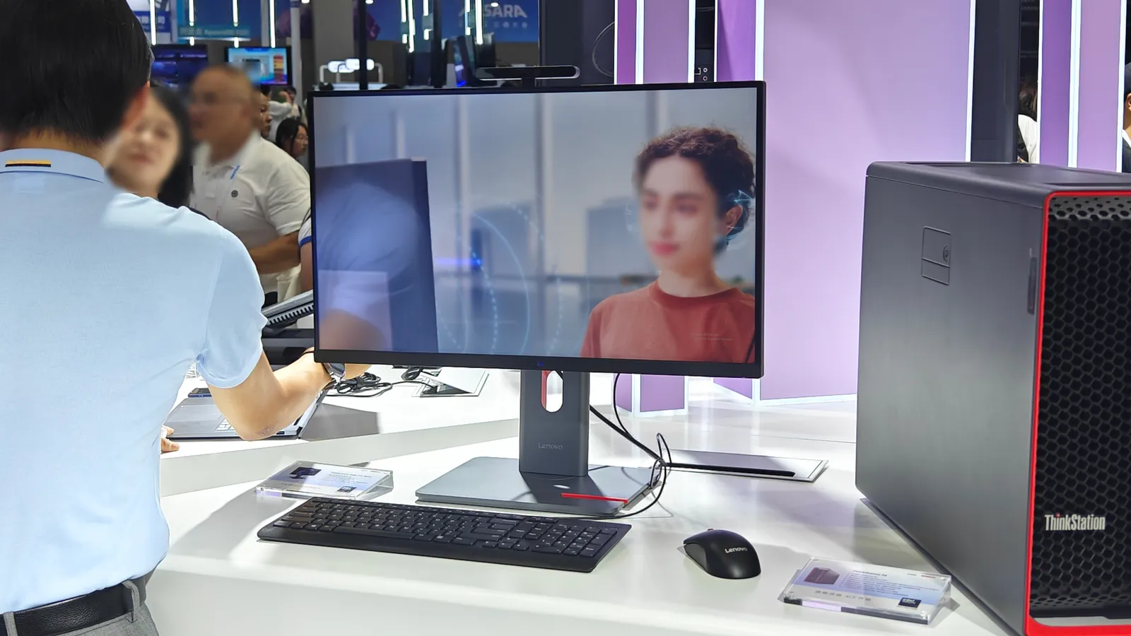 联想展台的商业一体机