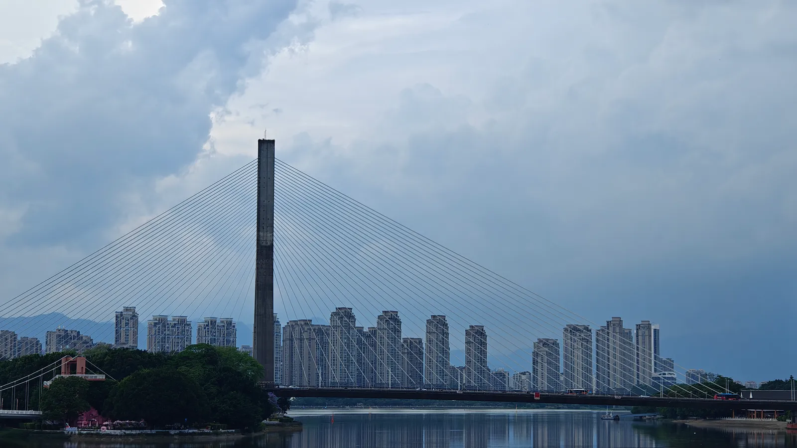 忘了是不是在船上拍的