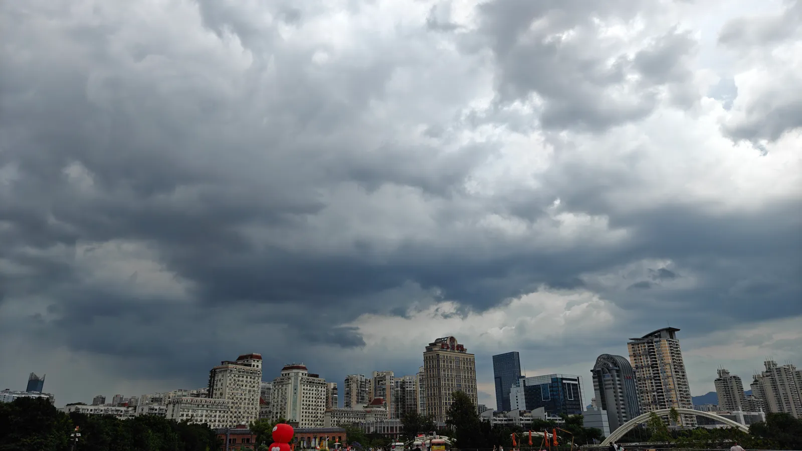 我靠，没走几步打雷了