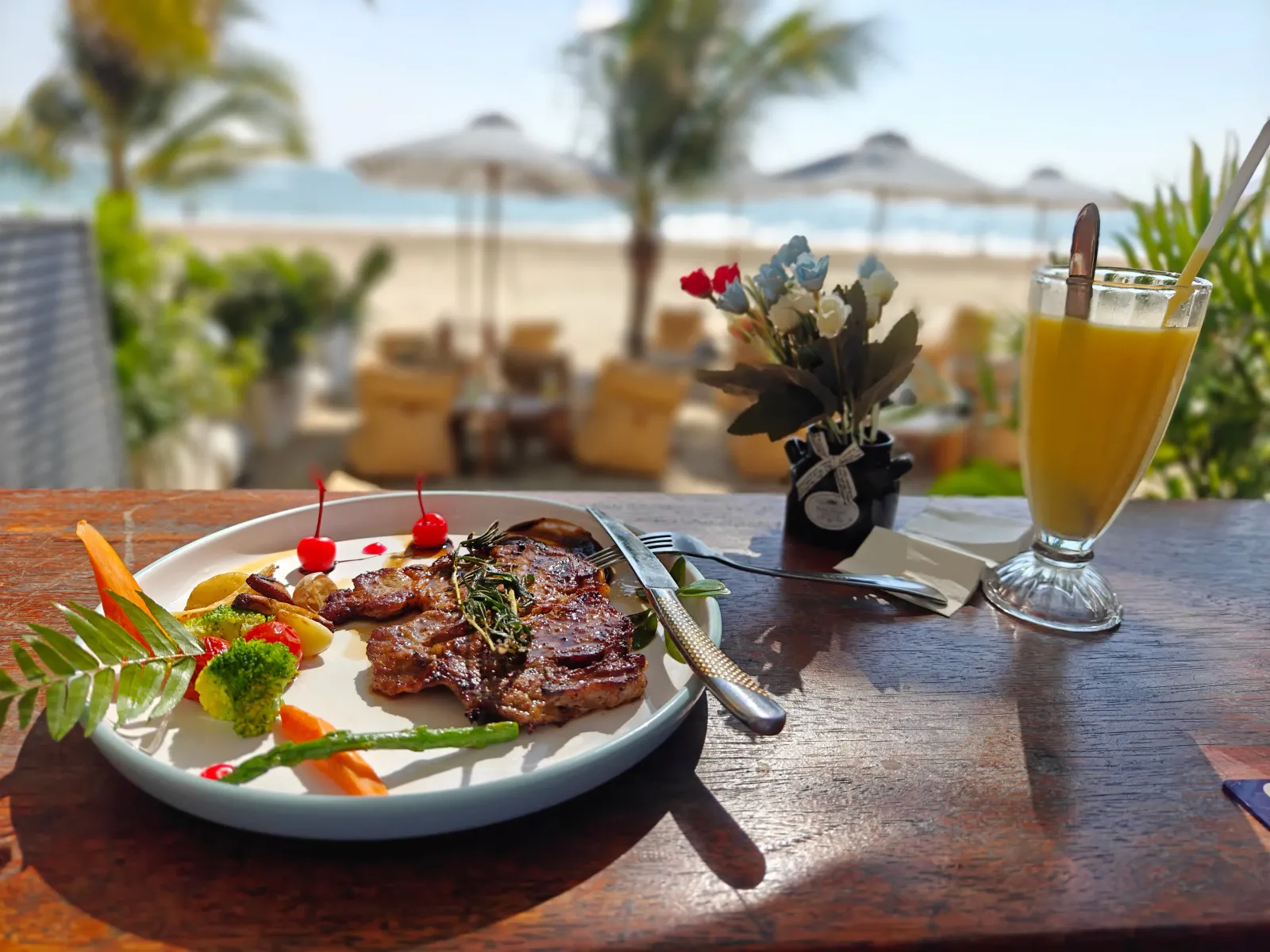 第四天又回到最初的沙滩躺了一下午，舒服。