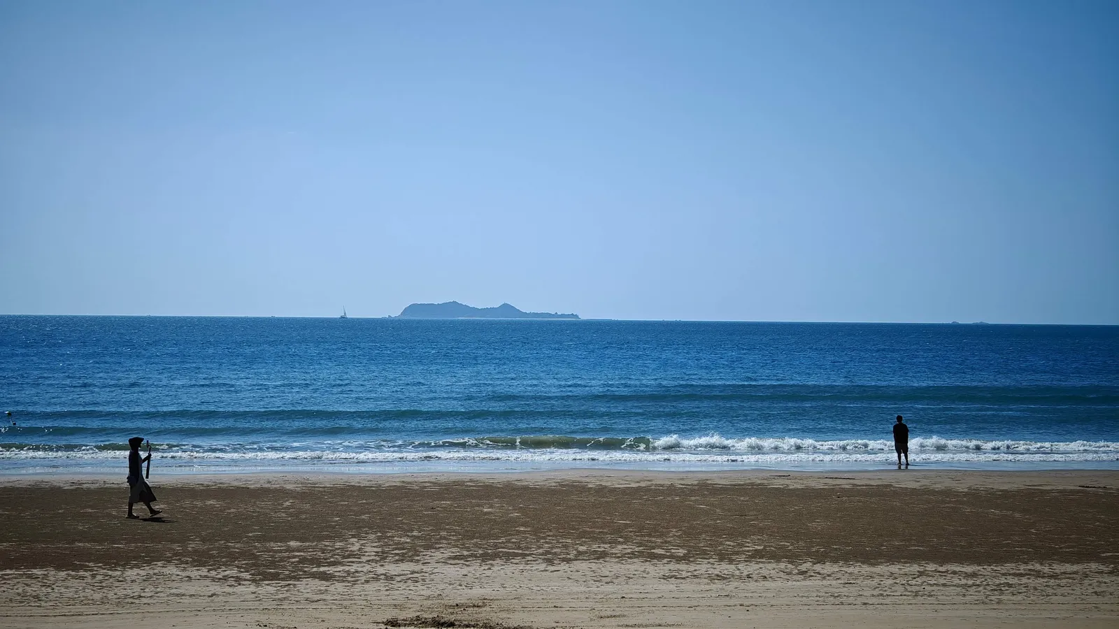 因为没买防晒，躺了个把小时就被晒伤了