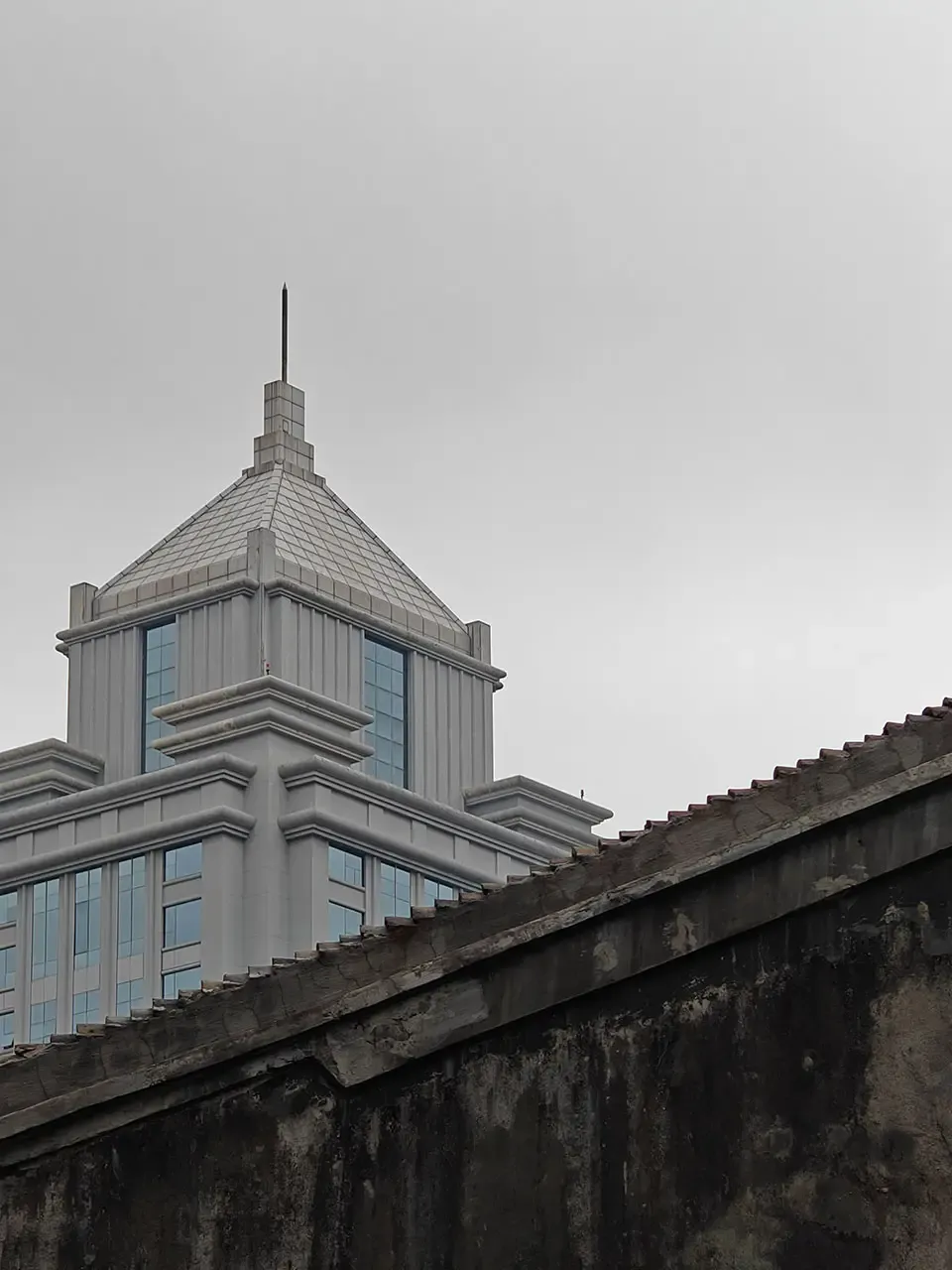 强烈的现代感对比