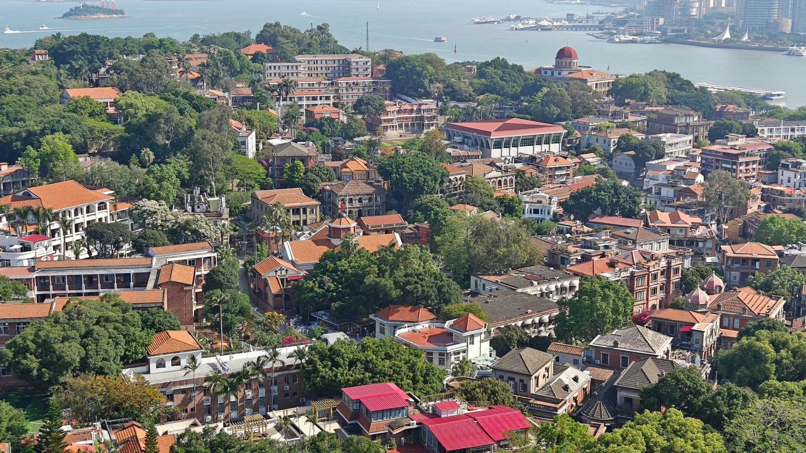 在日光岩上看到的鼓浪屿