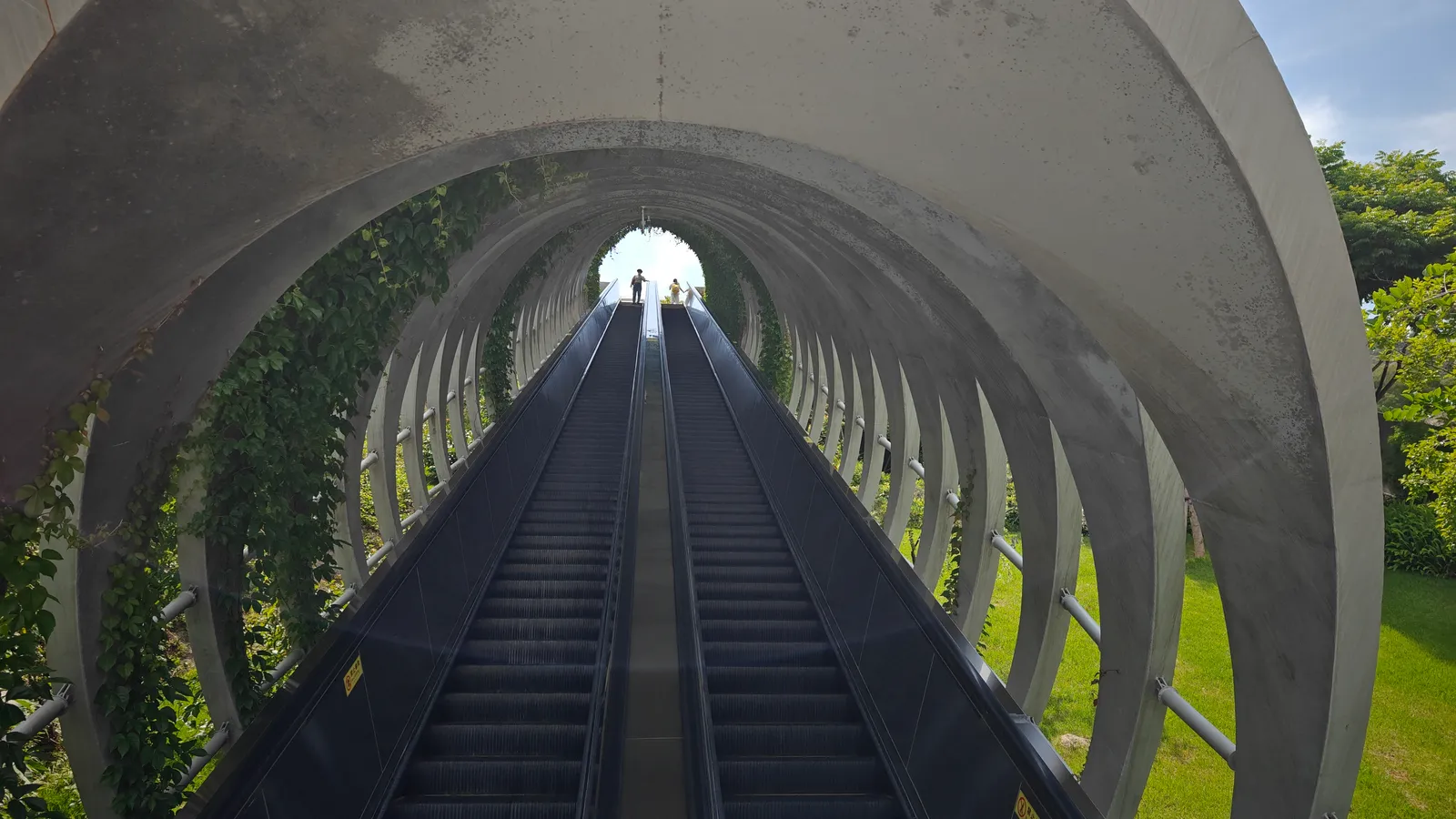 网红登山电梯“山海云梯”